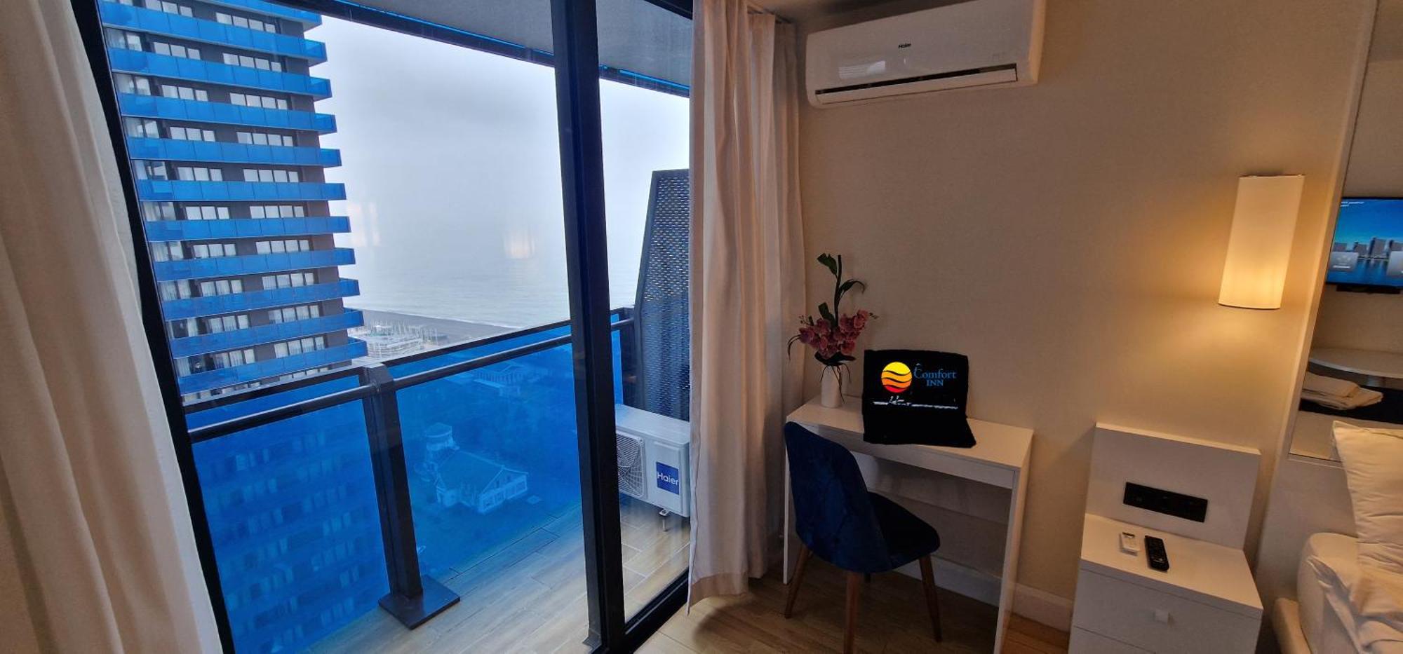 Comfort Inn ☆ Orbi City Batumi Luaran gambar